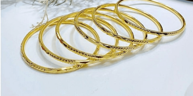 Lắc Tay Nam Vàng 18k 2 Chỉ Giá Bao Nhiêu: Gợi Ý Chi Tiết 2 Anh trong bai 1 min1